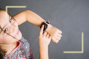 Чи реальна користь від дитячого розумного годинника? Що вони вміють і як допомагають батькам