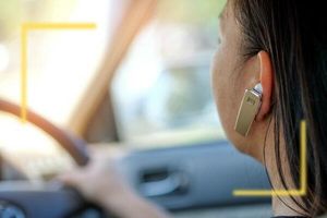 Огляд на переваги використання Bluetooth гарнітури при керуванні автомобілем