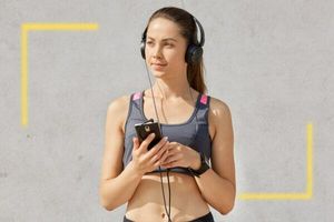 Як спортивні навушники та музика впливають на ефективність тренувань?
